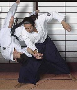 Yoshinkan Aikido dinamikom i efikasnošću odskače od ostalih Aikido stilova.