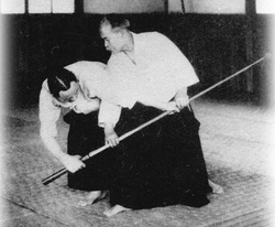 Morihei Ueshiba i uke Gozo Shioda