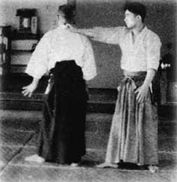 Gozo Shioda sa O'sensei Morihei Ueshibom na slici u časopisu Budo 1938.godine.